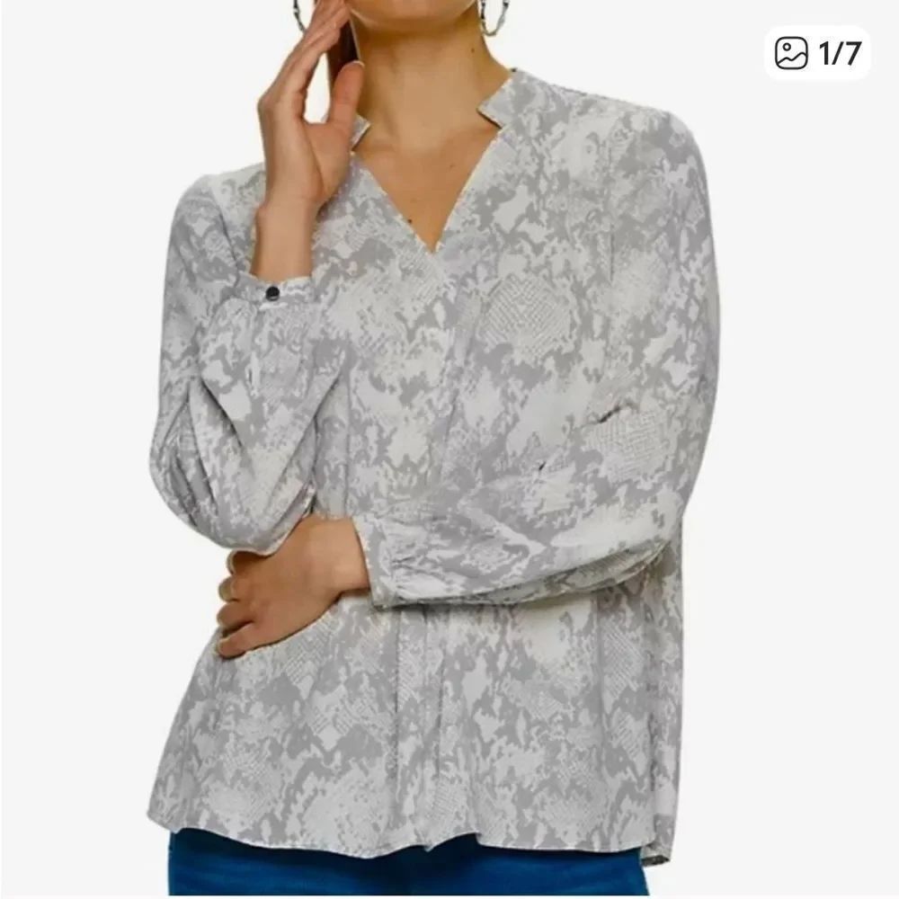 Jennifer Lopez White and Gray Snake Print Blouse